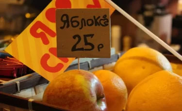 Рубли на ценниках: казахстанский супермаркет попался на нарушении закона