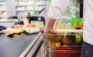 Сколько стоит прокормить семью из четырех человек в Казахстане