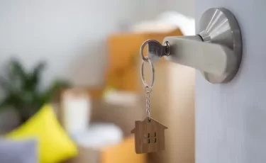 Арендаторы залили квартиру казахстанца кровью: суд обязал возместить ущерб