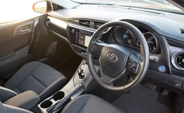 В Казахстане водители праворульных авто бьют тревогу из-за новых правил