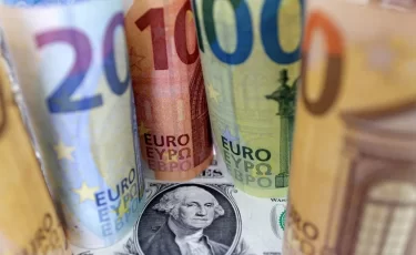 Доллар дешевеет, евро следует за ним: курсы валют в РК на 5 декабря