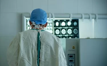 400 тысяч тенге — не предел: кому из врачей добавят больше всех зарплату