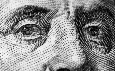 Покупать доллар сейчас или ждать 2026 года – что советуют аналитики