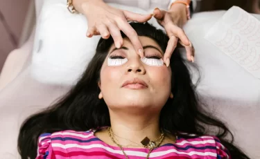 Астанчанка потратила 100 тысяч тенге на ресницы, но осталась недовольна