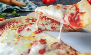 Известная сеть пиццерий уходит из Казахстана: что стало причиной