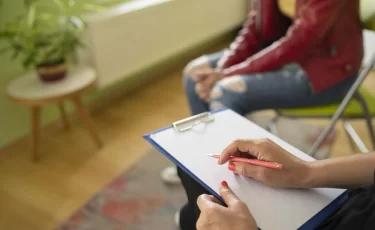 Кому из казахстанцев положен бесплатный психолог