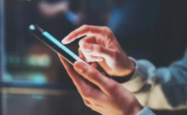 Казахстанца вызвали на проверку АФМ из-за переводов в магазине