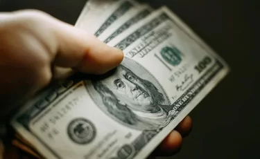 Казахстанцам показали «дешевый доллар» – и тут же забрали: что дальше