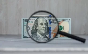 Тенге против доллара: курсы валют в Казахстане на 17 декабря