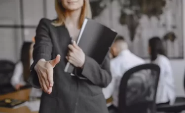 Казахстанка обманула инвесторов на 35 млн тенге, но осталась на свободе