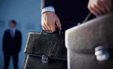 Чиновникам разрешат вести бизнес: кого в Казахстане выведут из-под запрета