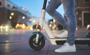 Самокаты больше не «игрушка»: в Казахстане вводят требования к прокату
