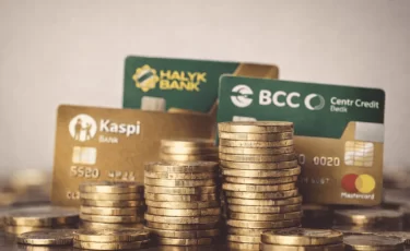 Kaspi, Halyk или Freedom: какой банк выгоднее обычному казахстанцу