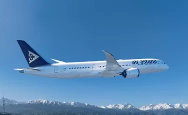 Ночной рейс Air Astana экстренно сел в Дели: пассажиры сообщили о хлопке в двигателе