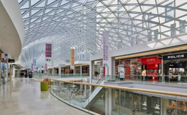 В Актау пустеют торговые центры? Аким и блогер разошлись во мнениях