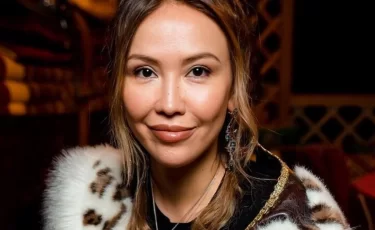 Алименты по-жёсткому: бывшая жена экс-министра объяснила, что действительно работает