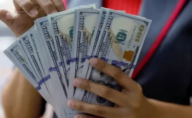 Доллар и евро резко выросли в Казахстане к утру 26 декабря