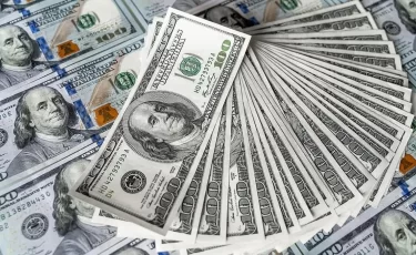 Алматинский ажиотаж: спрос на доллары в мегаполисе побил 4-летний рекорд