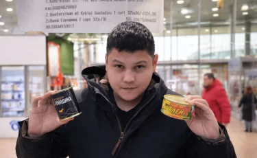 «Логика вышла из чата»: блогер сравнил цены на казахстанскую и российскую тушенку