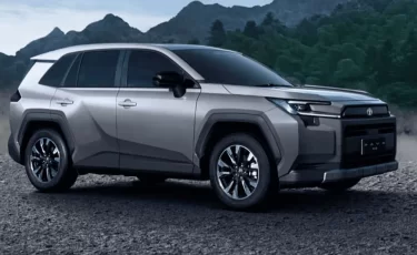 Новый Toyota RAV4 обновили заметно: что изменилось