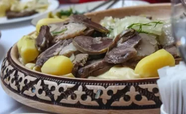 Казы в Алматы в два раза дороже, чем в Туркестане: в чем причина