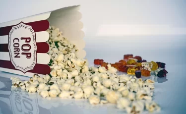 В кино со своей едой: что говорит закон Казахстана