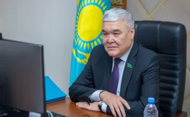 Работа во власти за 120 тенге в день? Что показала декларация сенатора Лукпанова