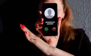 Мошенники научились блокировать банковские карты от имени клиентов