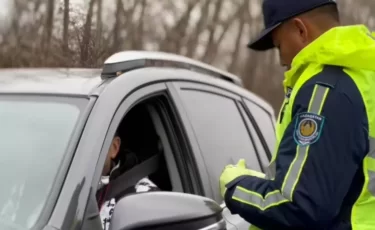 Тихо и без предупреждения: казахстанцев массово лишают водительских прав