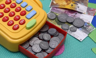 Магазин отказал из-за крупной купюры: что делать покупателям