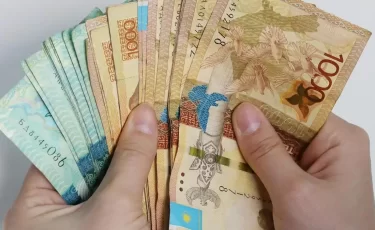 Казахстанцы возвращаются к наличным: как на этом можно сэкономить