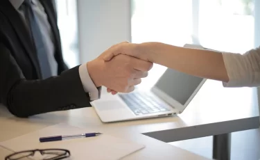 Работа в LRT: объявлен набор сотрудников с бесплатным обучением