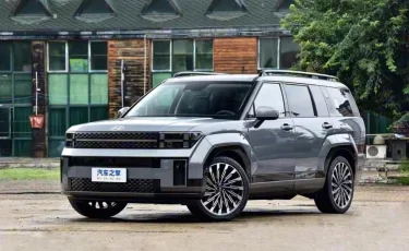 Hyundai Santa Fe 2026 обновили: опций больше, цены те же