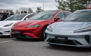 Kрах Tesla и взлет Geely: как Kитай захватил рынок электромобилей в 2026 году