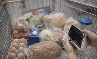 «Как выжить в 2026 году?»: крик души казахстанки о ценах на продукты взорвал соцсети