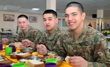 Казахстанских солдат будут кормить лучше: паёк подорожал на 900 тенге