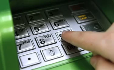 Банкоматы в РК вслед за биометрией будут требовать отпечатки пальцев