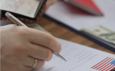 США приостановили обработку виз: как решение ударит по гражданам Казахстана