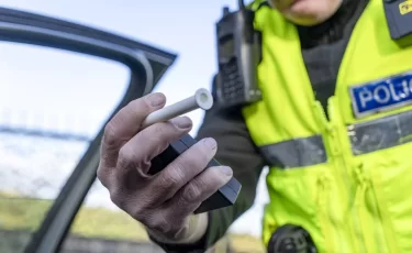 Водителям в РК могут разрешить проверку на опьянение в частных лабораториях