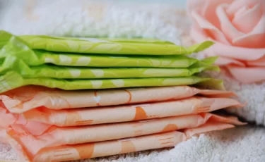 1,5 миллиона тенге за жизнь: сколько женщины тратят на месячные