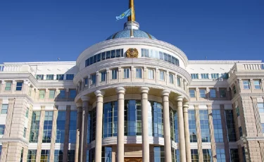 Первый кредит - только лично: Токаев подписал новый закон о банках