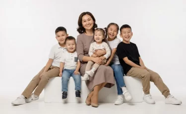 Пособия многодетным в Казахстане выросли: новые суммы с 2026 года