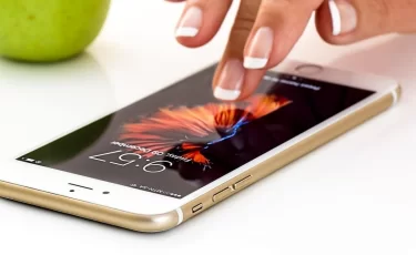 Фейковые «девушки» развели казахстанских мужчин на деньги