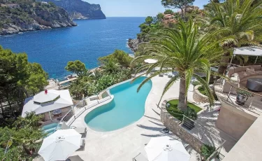 Виллы, апартаменты и острова: что покупают казахстанцы за рубежом