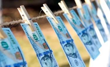 Казахстан накрыла волна дел по отмыванию денег: женщины тоже в списке