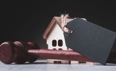 Элитные авто, квартиры и счета на Binance: что изъяли у фигурантов дела Air Astana