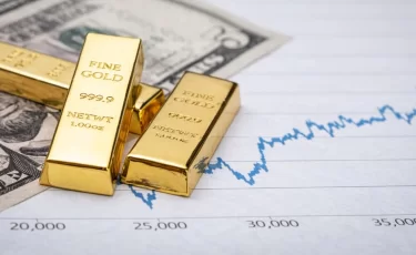 Цена на золото растет, доллар падает: обзор финансовых рынков