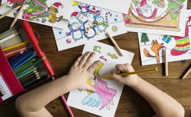 Кому из школьников продлили каникулы на неделю