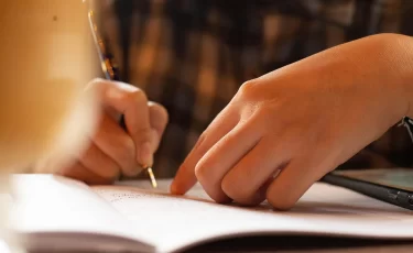 Снег и гололед парализуют Астану: школьники переходят на онлайн-уроки