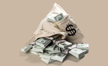 Доллар уже по 495: где казахстанцам выгоднее менять валюту без комиссии